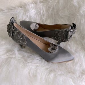 Grey dress pumps(never worn)